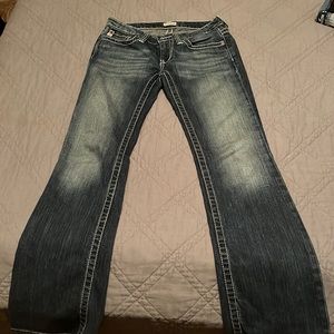 Low cut boot jeans